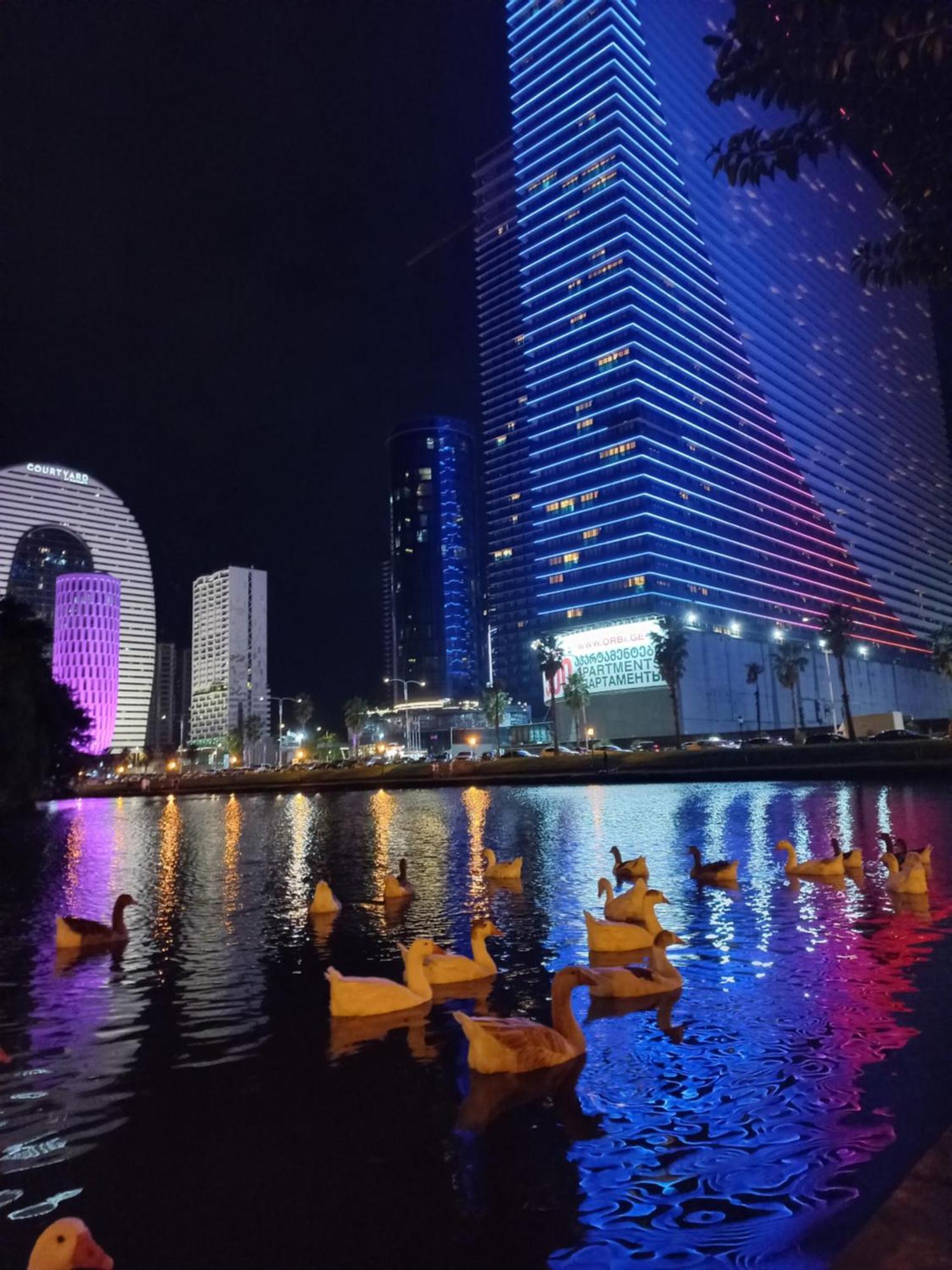 Orbi City Apartments On The Beach Батуми Экстерьер фото