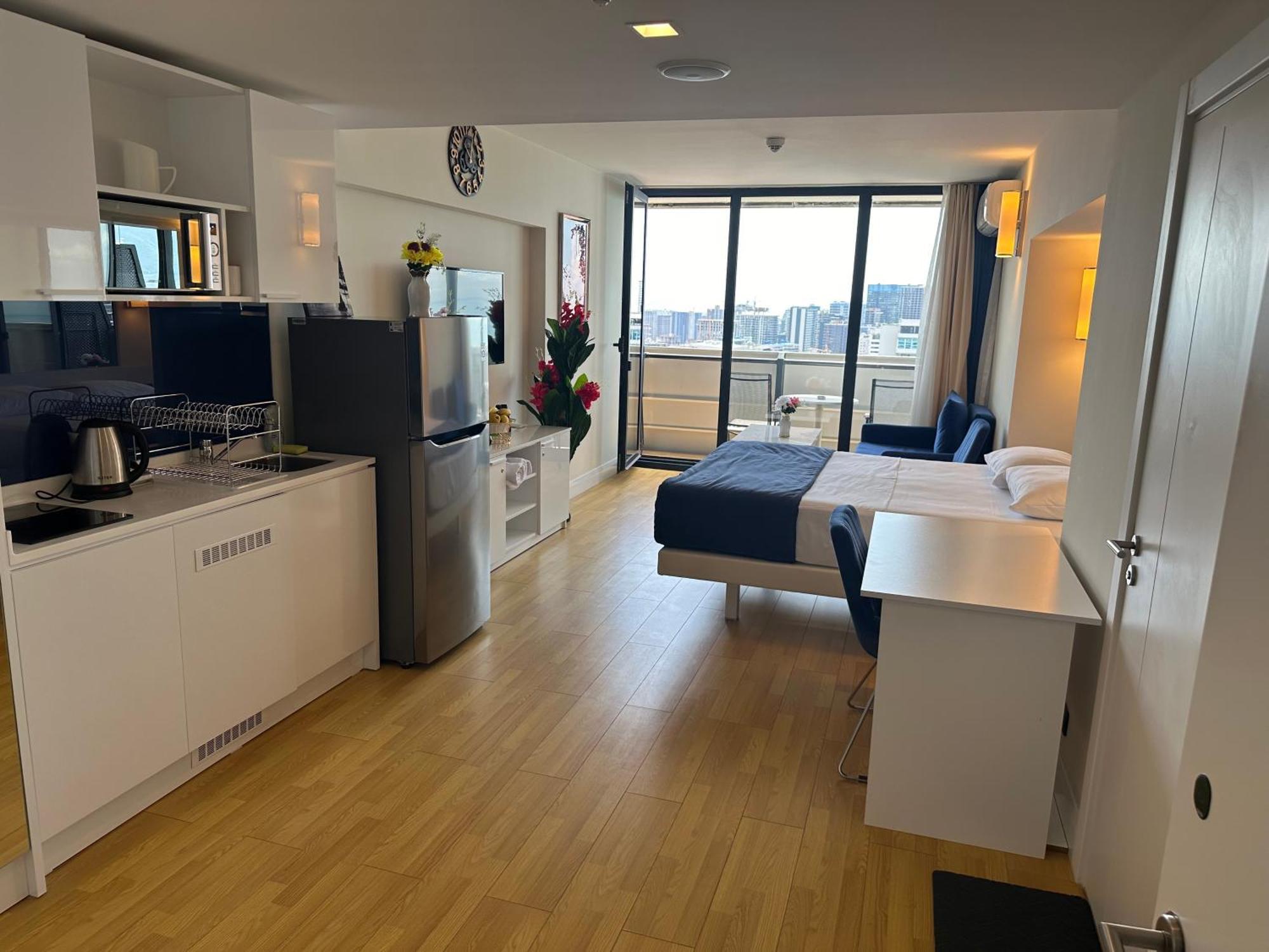 Orbi City Apartments On The Beach Батуми Экстерьер фото
